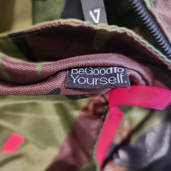 ANDI Tote Camo Shoulder Bag - Picture 7 of 9